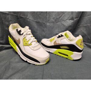Nike Boys Air Max 90 (GS) Sneakers White Khaki Cyber Size 4 DISPLAY MODEL!